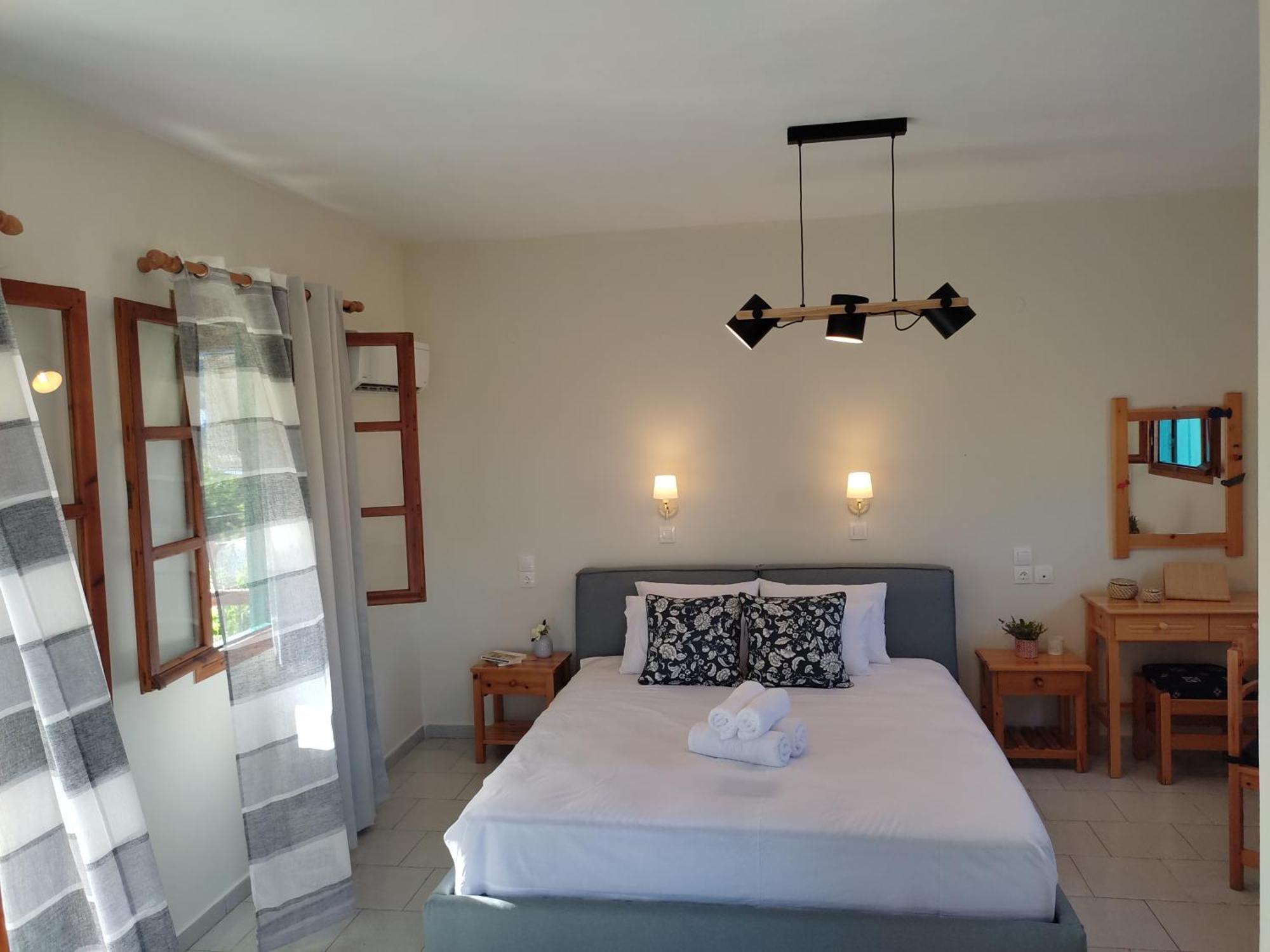 Dafnes Hotel Скопелос Екстериор снимка